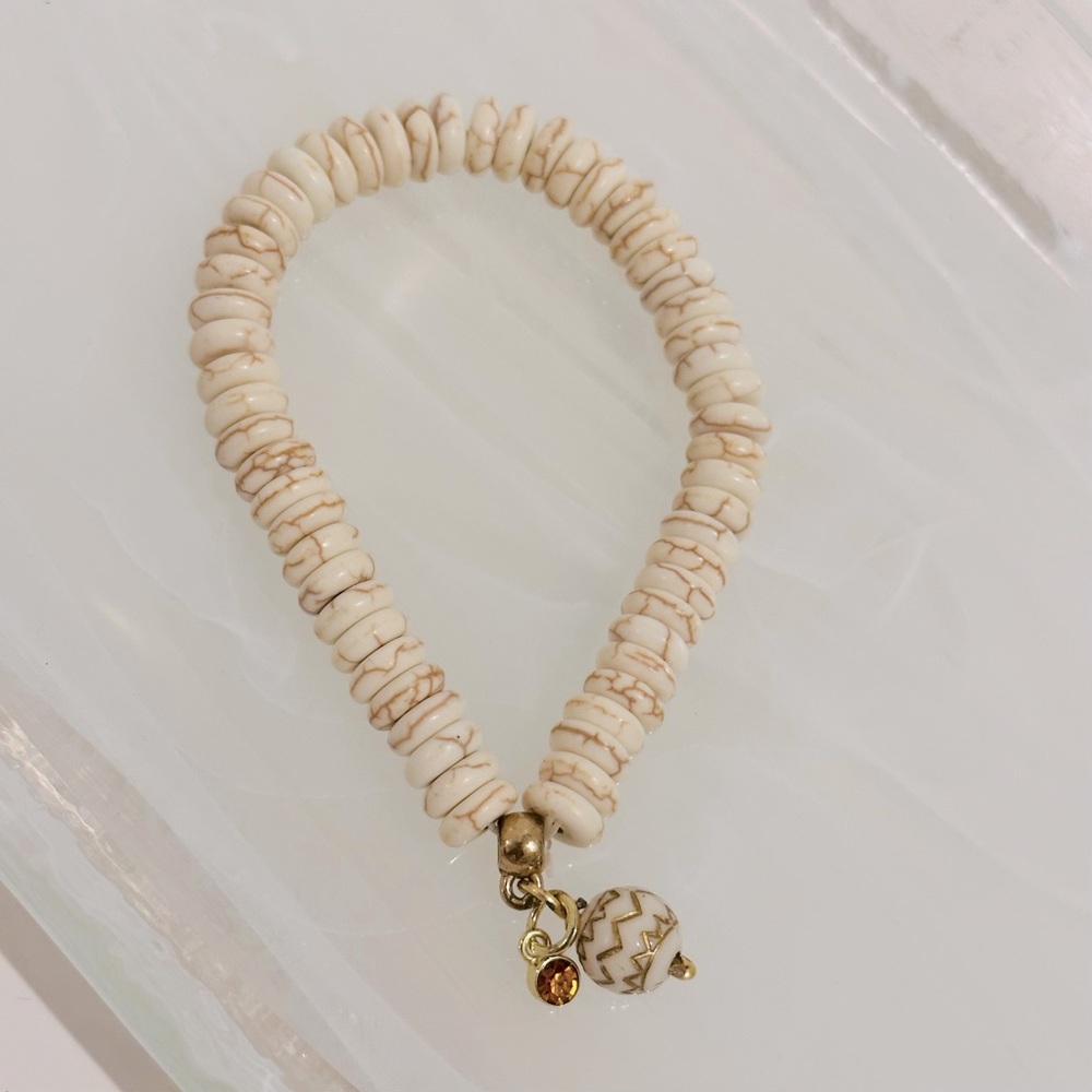 Beautiful Handmade Bracelet Stretch. It is our standard size. Gorgeous color.